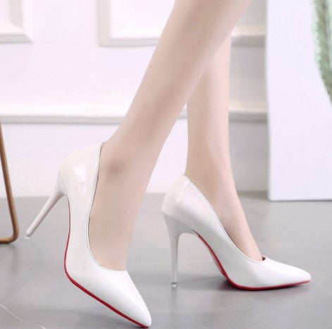 Damen Hochglänzende spitz zulaufende Lackpumps mit schmalem Stilettoabsatz und kontrastsohle Shop Nory