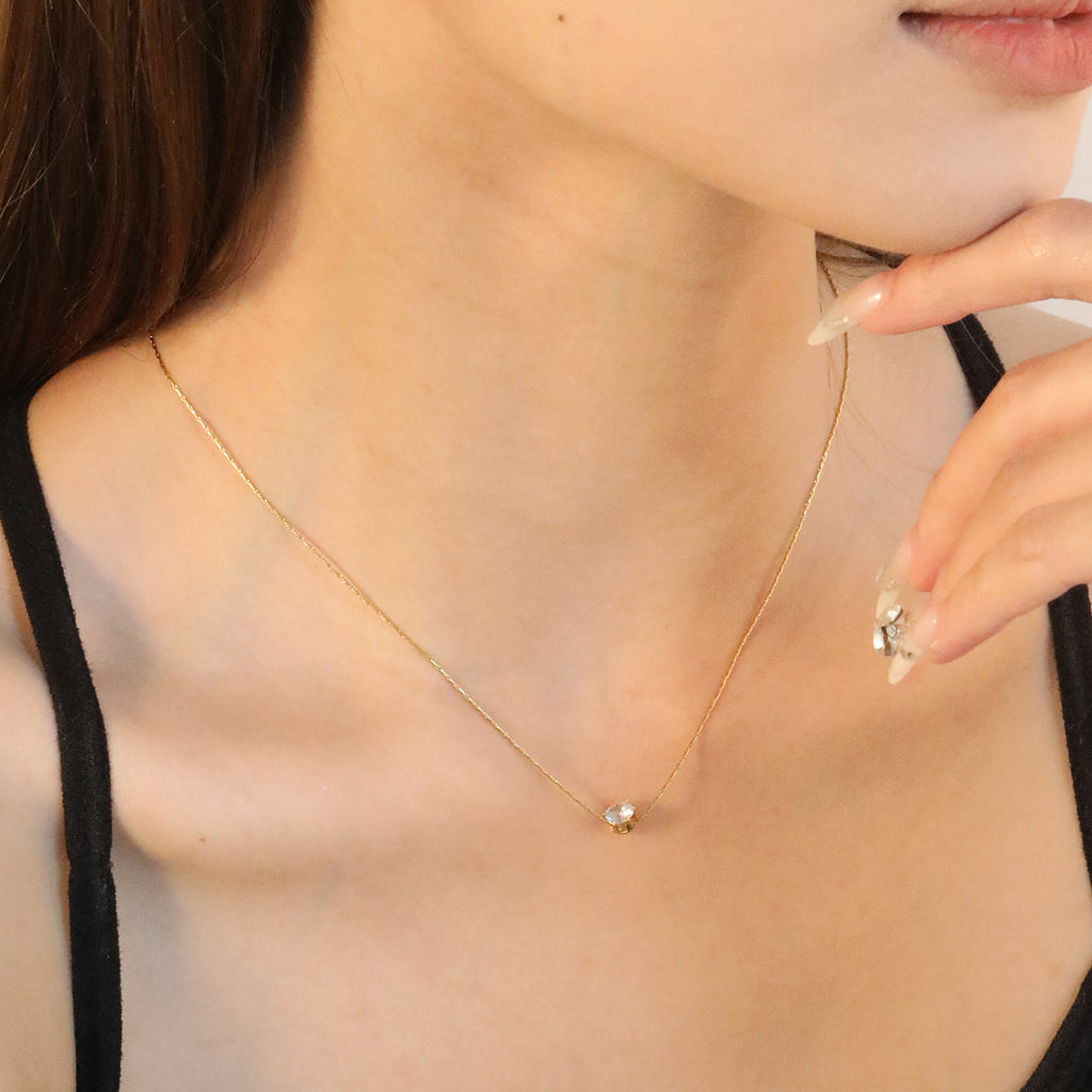 Damen edle Halskette mit funkelndem Kristallanhänger und verstellbarem Kettendesign Shop Nory