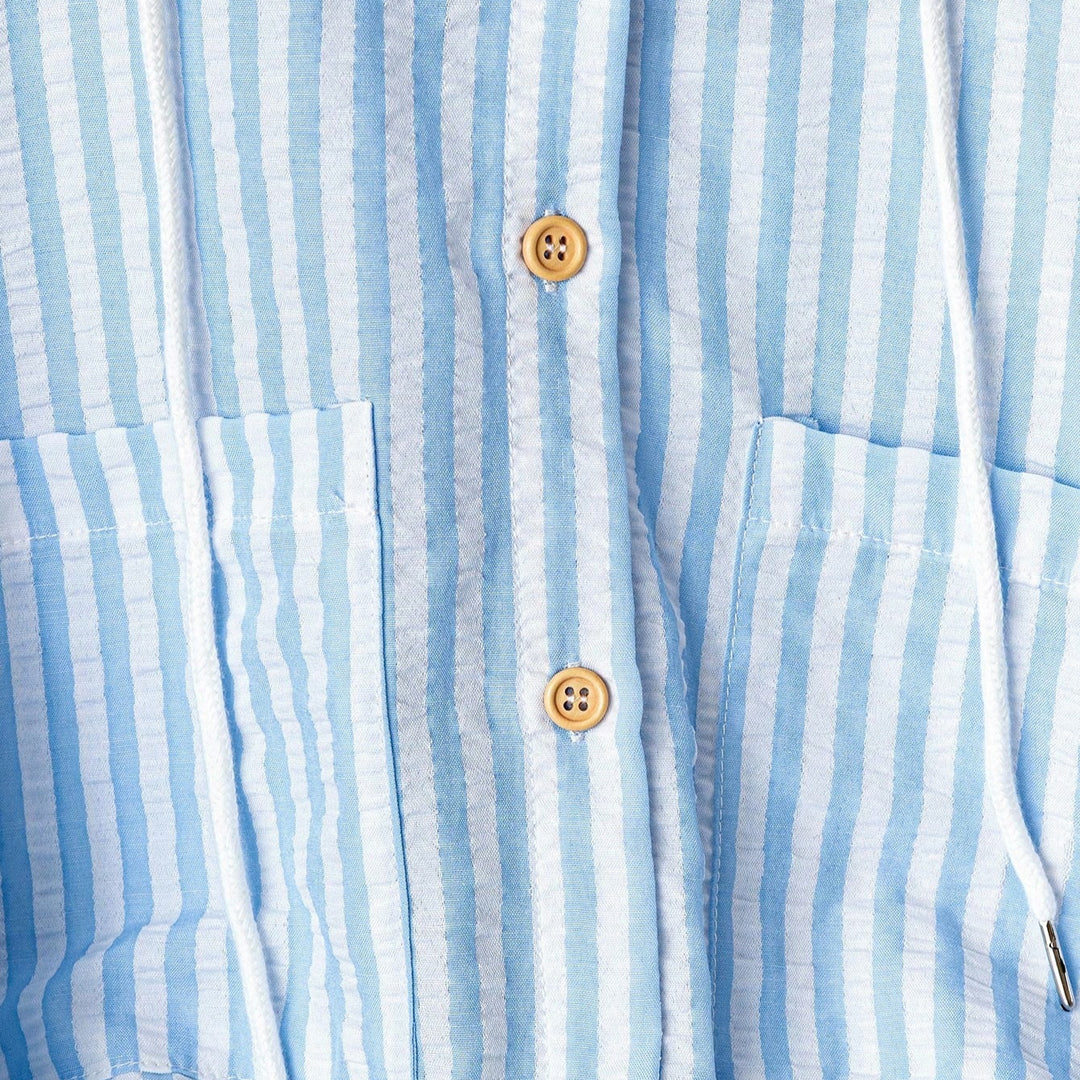 Damen Leichte gestreifte Kapuzen‑Overshirt mit Holzknöpfen und aufgesetzten Taschen Shop Nory