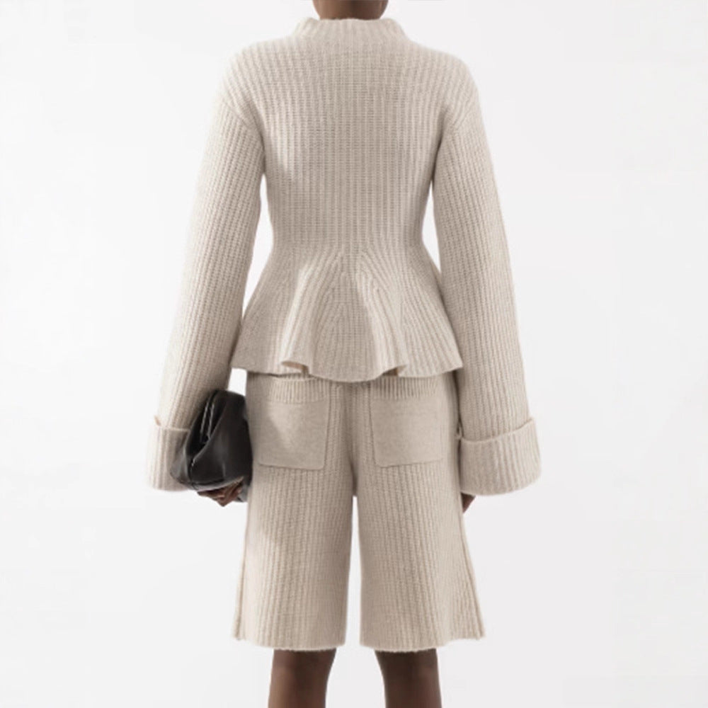 Damen Feinstrick-Zweiteiler mit tailliertem Peplum-Pullover und High-Waist-Bermuda Shop Nory