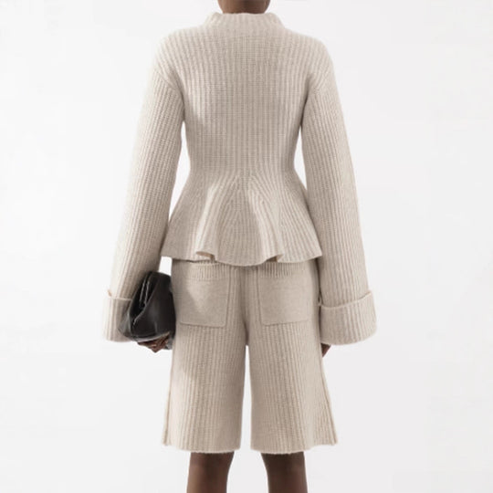 Damen Feinstrick-Zweiteiler mit tailliertem Peplum-Pullover und High-Waist-Bermuda Shop Nory