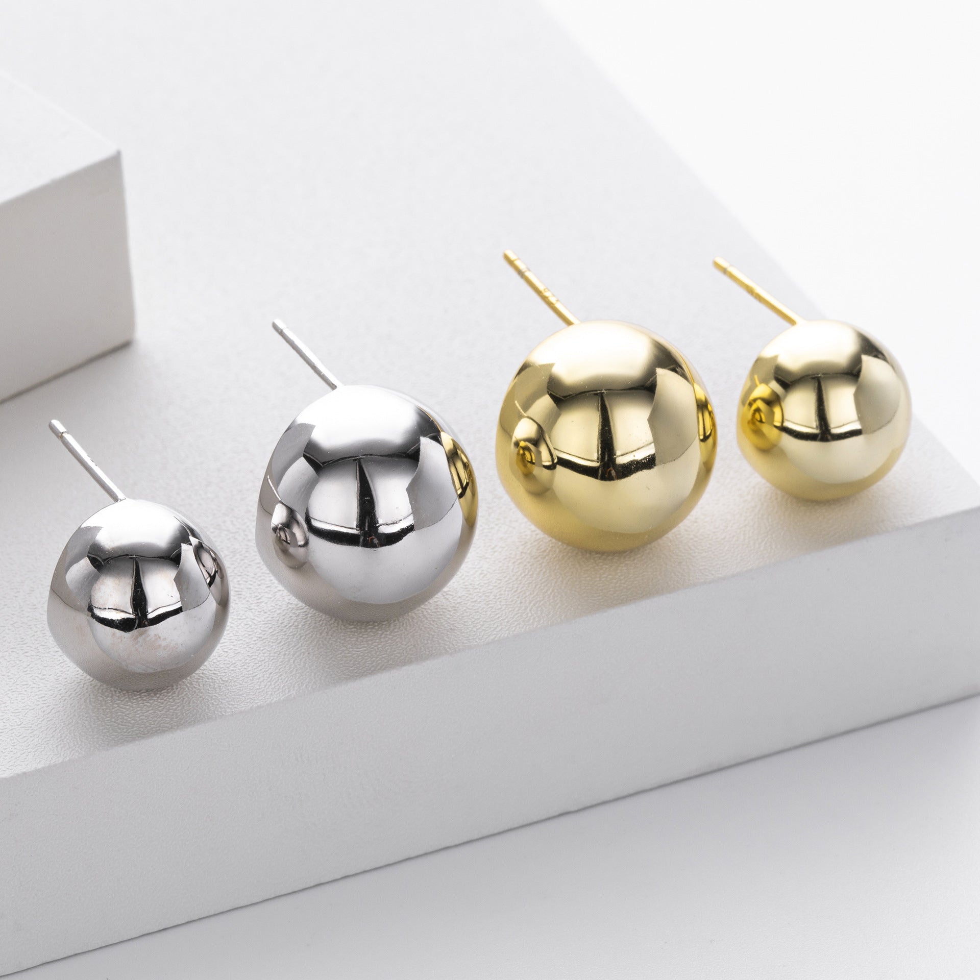Damen Ohrstecker mit hochwertiger Goldbeschichtung und modernem Design Shop Nory