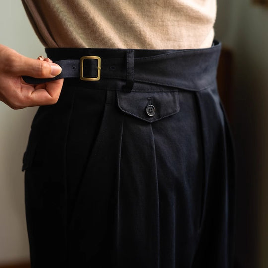 Herren Bundfaltenhose mit verstellbaren Seitenschnallen und Umschlag Shop Nory