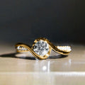 Damenring mit elegantem Twist-Design und funkelndem Zirkonia Shop Nory