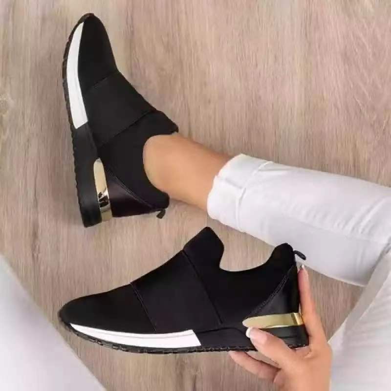 Damen Slip-On Sneakers mit atmungsaktiver Textilkonstruktion und modischem Metallic-Detail