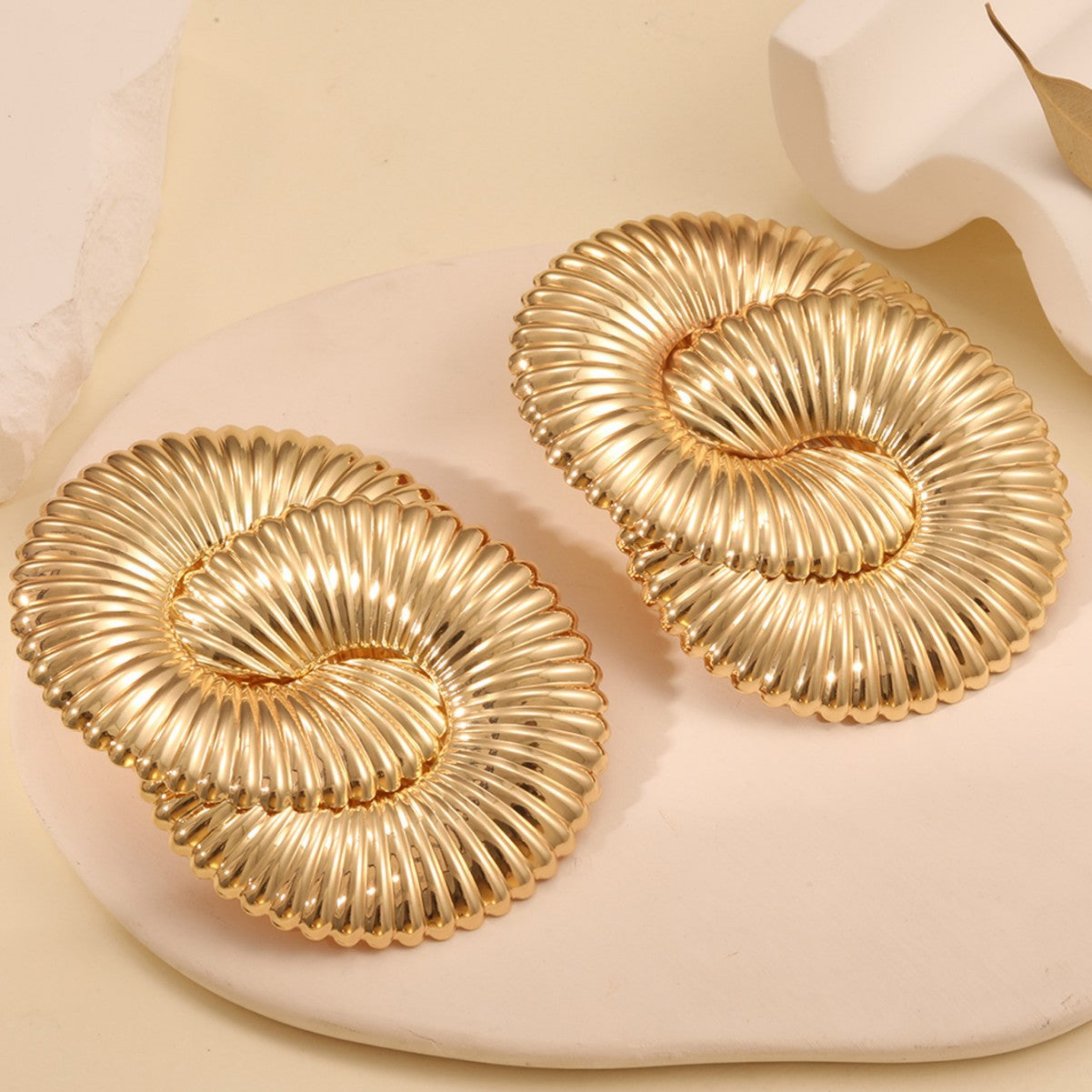 Damen Ohrstecker im geschwungenen Spiraldesign Shop Nory