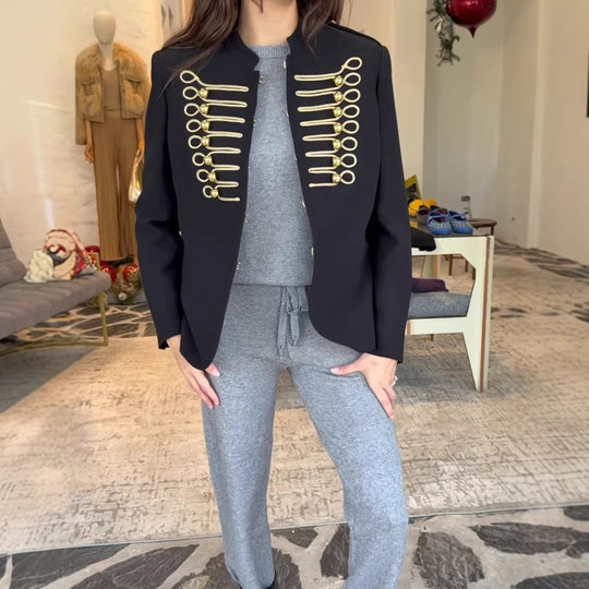 Damen Militärischer Kurzblazer mit goldener Kordel‑Litzenverzierung und Zierriegeln Shop Nory