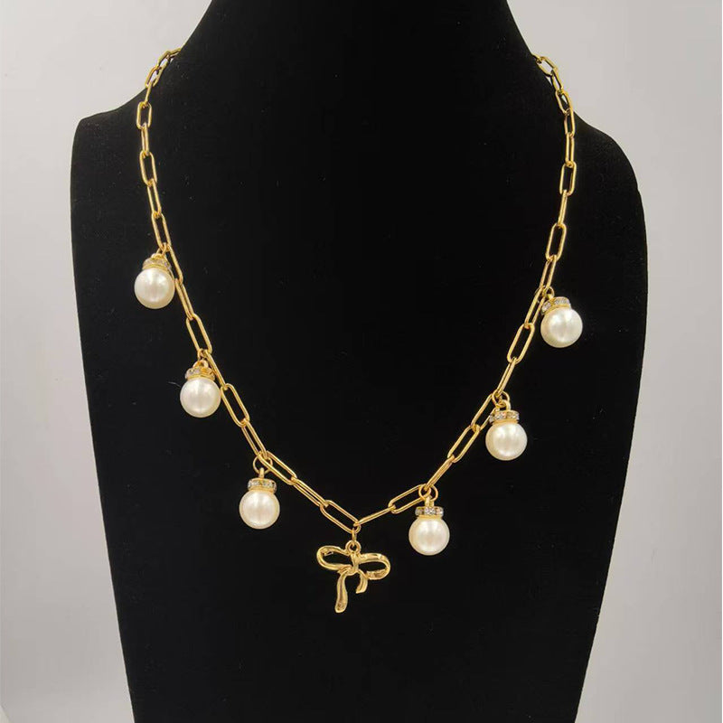 Damen Halskette mit eleganten Perlenakzenten und einzigartigem Schleifenanhänger Shop Nory