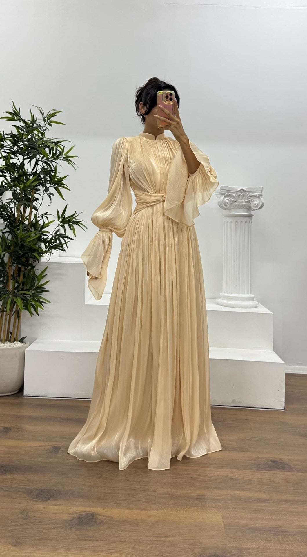 Damen Maxikleid mit figurschmeichelndem Schnitt und eleganter Raffung