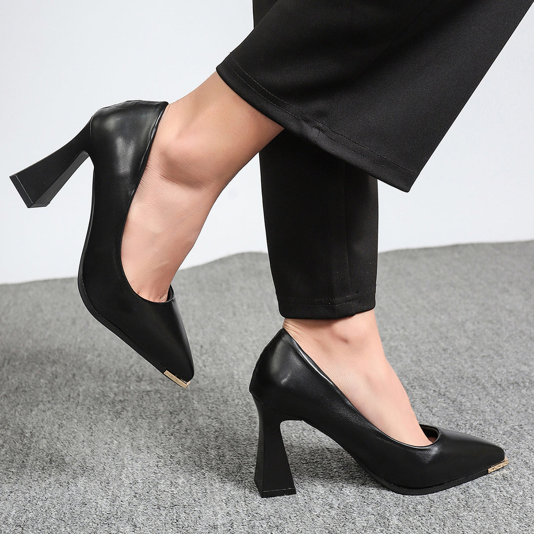 Damen Pumps mit spitzer Zehenpartie, Metallkappe und skulpturellem Blockabsatz Shop Nory