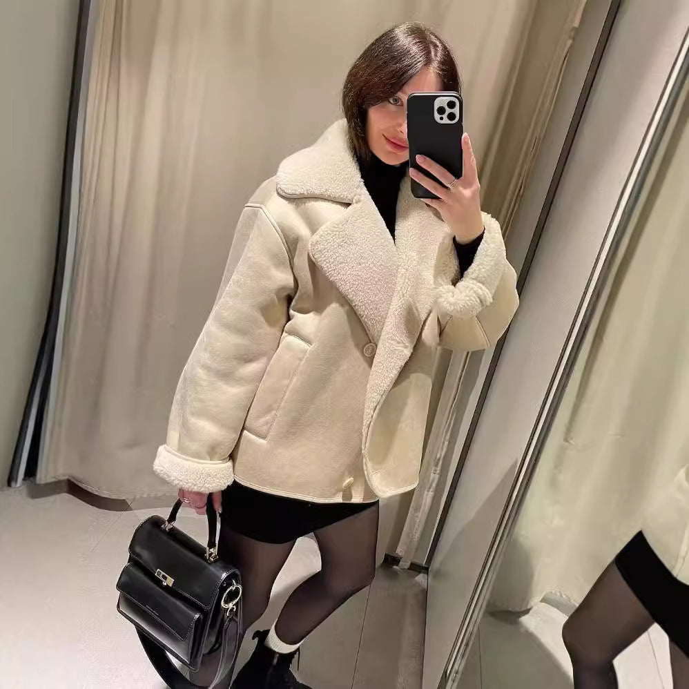 Damen Boxy-Jacke aus Faux-Shearling mit großem Teddykragen und Eingrifftaschen Shop Nory