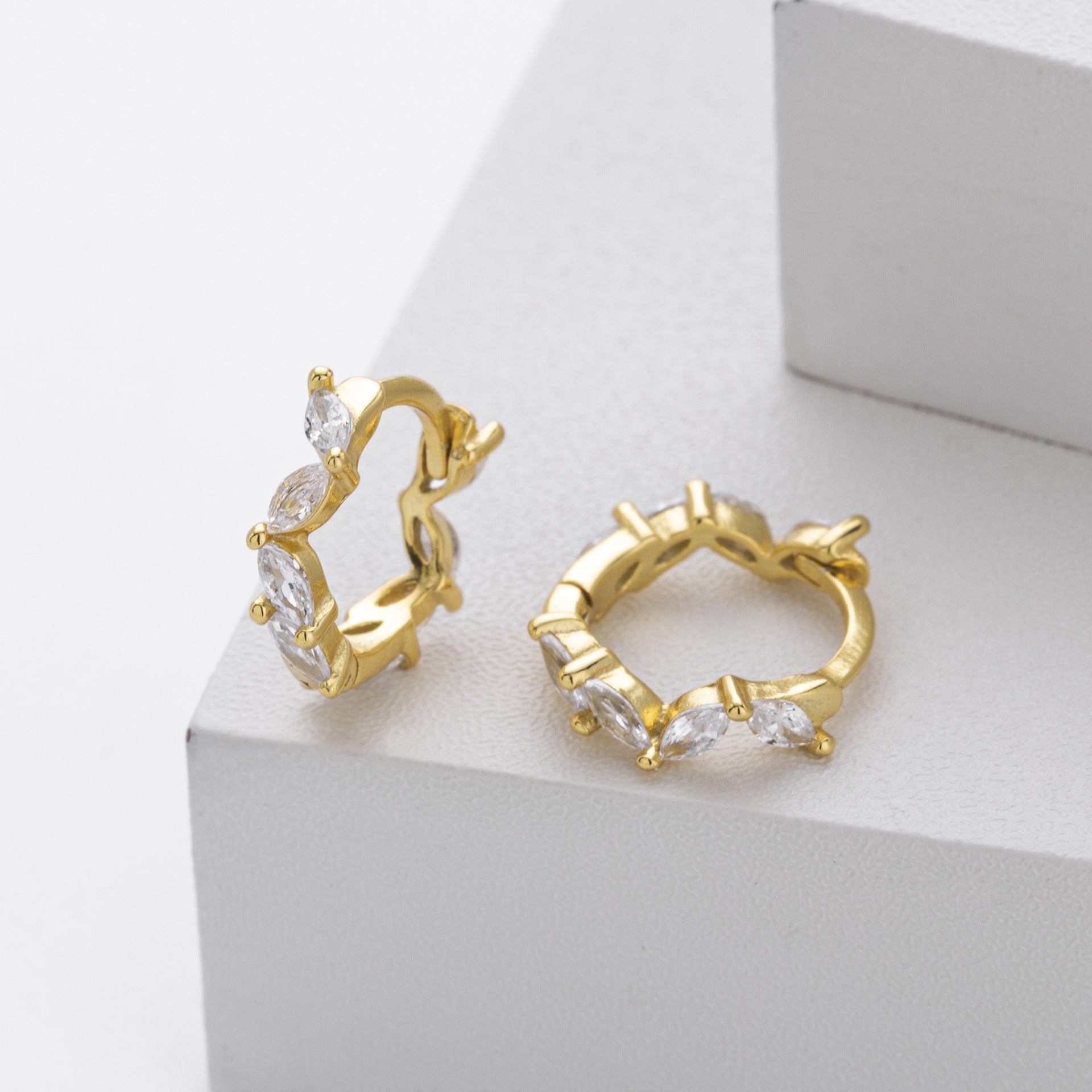 Damen Ohrringe mit funkelnden Zirkon-Besätzen aus 925 Sterling Silber Shop Nory