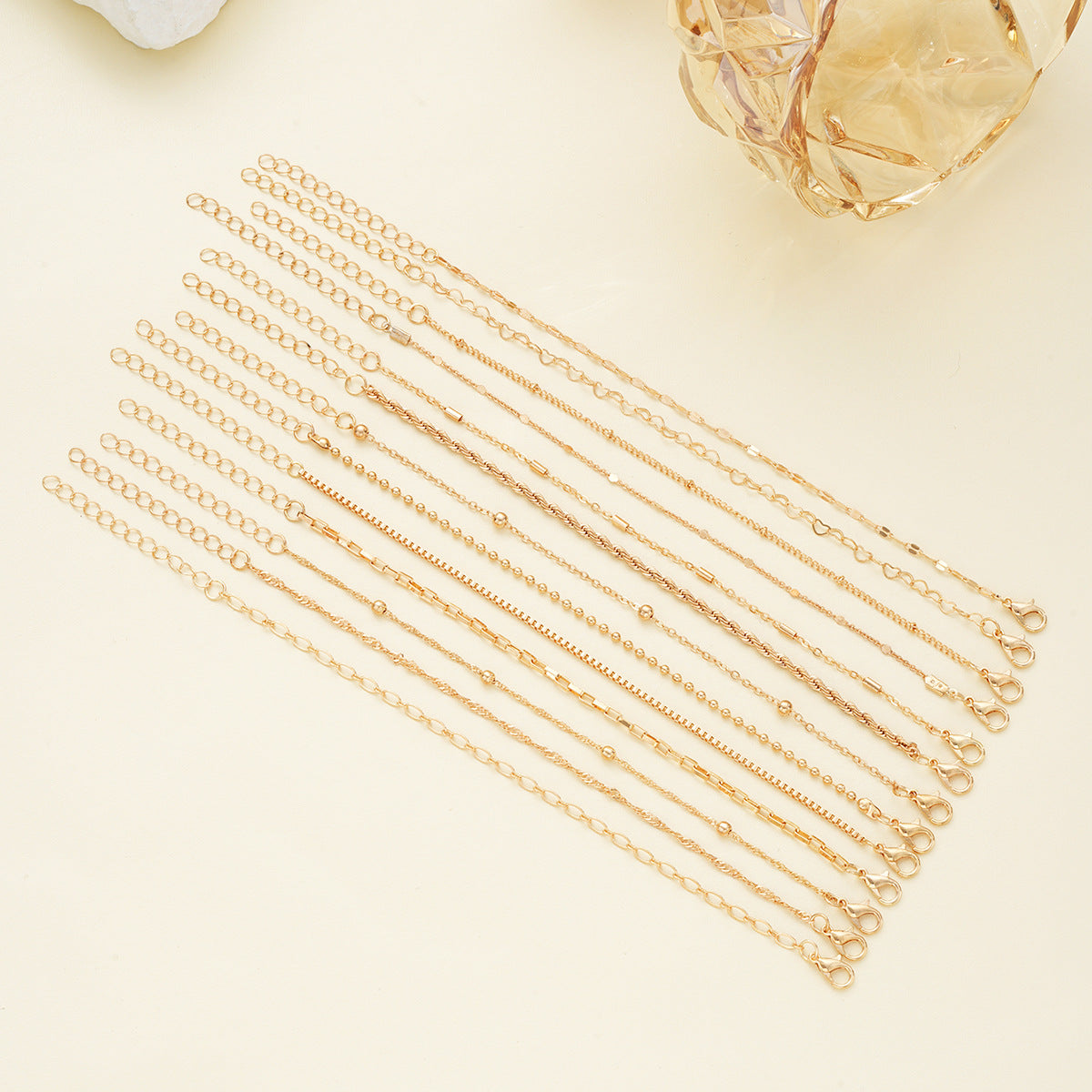 Damen Armband-Kollektion mit zarten und filigranen Kettendesigns Shop Nory