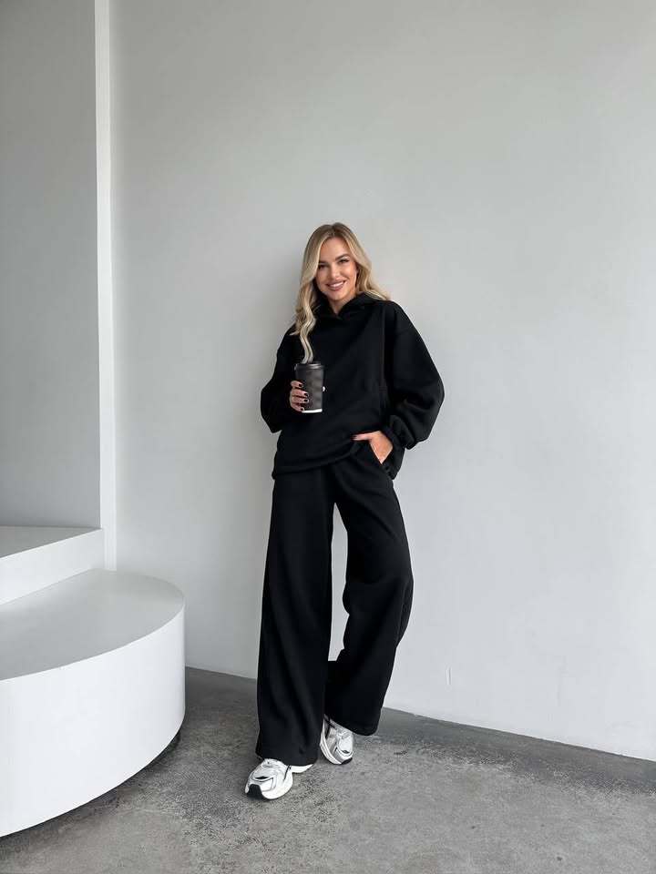 Damen Oversize Loungewear-Set aus schwerem Sweat mit Kapuzenpullover und weitem hochgeschnittenem Jogger Shop Nory