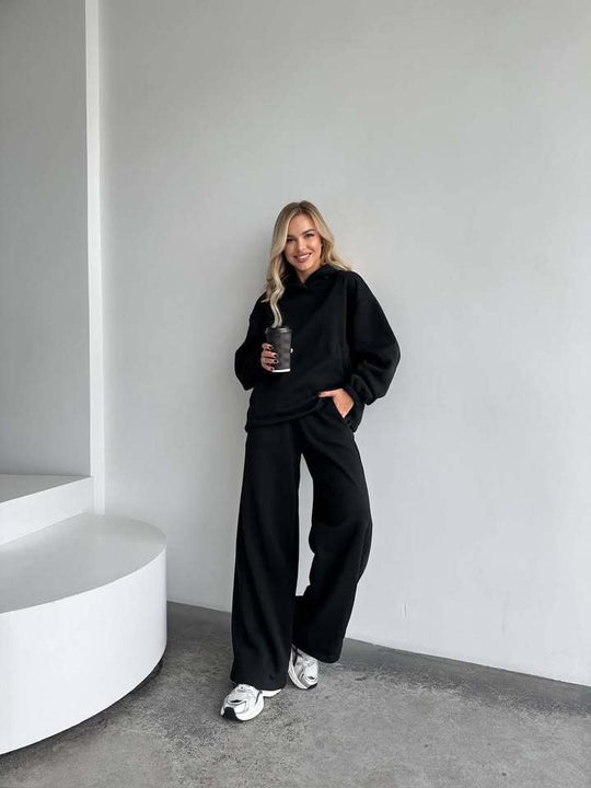 Damen Oversize Loungewear-Set aus schwerem Sweat mit Kapuzenpullover und weitem hochgeschnittenem Jogger Shop Nory