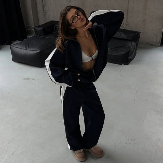 Damen Kurzgeschnittenes Zip-Hoodie-Loungewear-Set aus weicher Sweatqualität mit elastischem Bündchen und High-Waist-Jogger Shop Nory