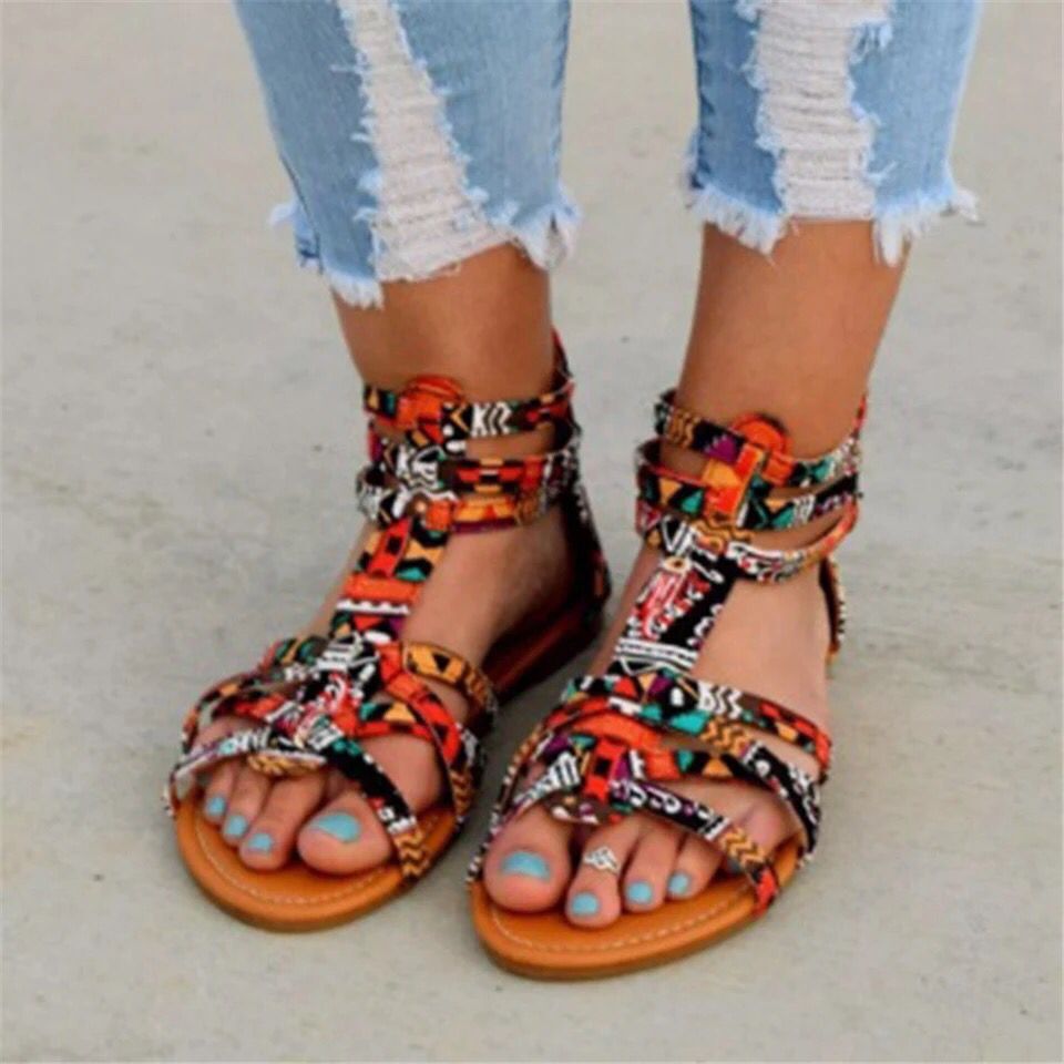 Damen Boho-Sandalen mit verstellbaren Knöchelriemen und Ethno‑Print Shop Nory
