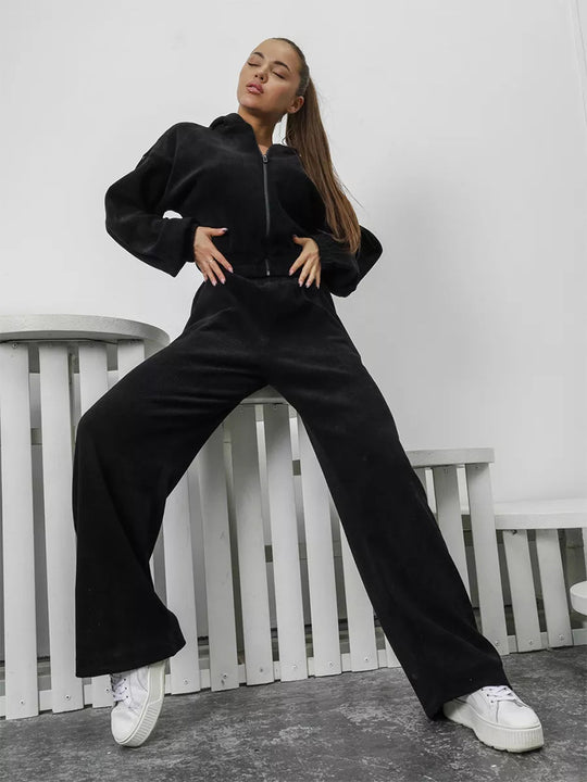 Damen Velours-Loungewear-Set mit kurzem Reißverschluss-Hoodie und weiter hochgeschnittener Palazzohose Shop Nory