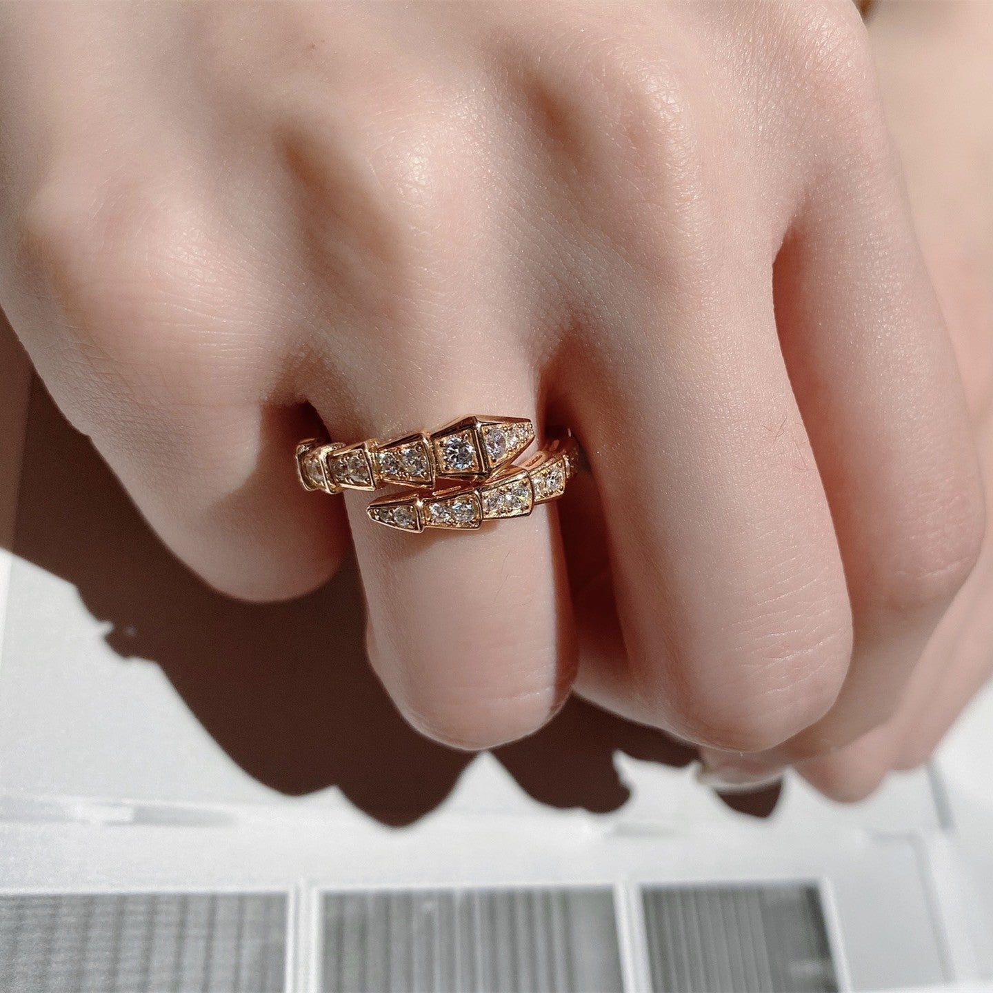 Damen Ring im künstlerischen Design mit funkelnden Akzenten Shop Nory