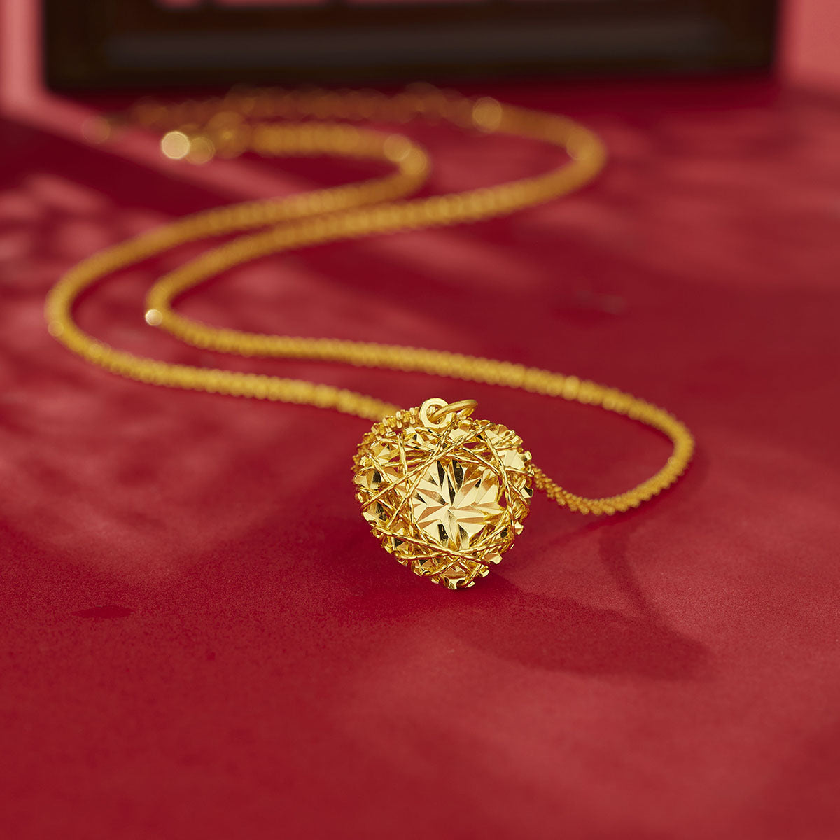 Damen Halskette mit herzförmigem Anhänger aus hochwertigem Kristall und exquisitem Drahtdesign Shop Nory