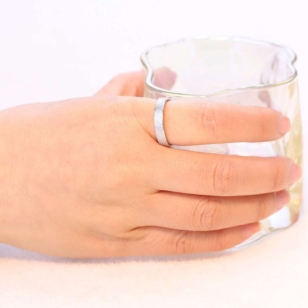 Damen Ring mit glitzerndem Oberflächendesign und eleganter Goldveredelung Shop Nory