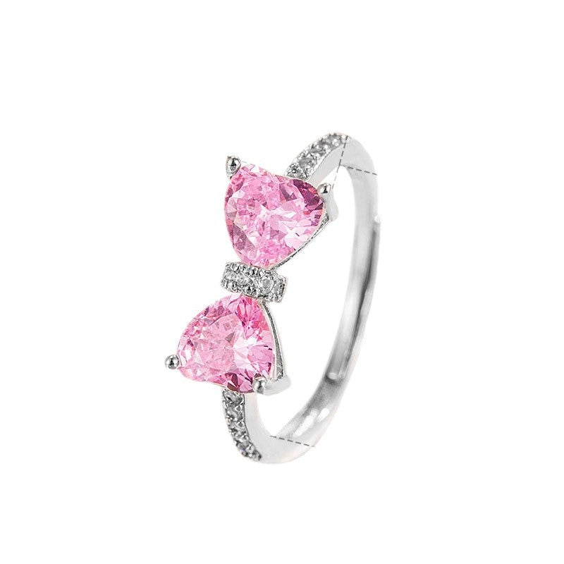 Damename-Ring mit herzförmigen Zirkonia-Steinen und funkelnden Akzenten Shop Nory