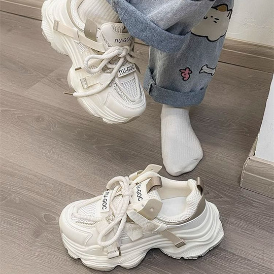 Damen Sportlich-luxuriöse Multi‑Layer City‑Sneaker mit robuster Plateau‑Sohle und verstellbarem Schnallenriemen Shop Nory