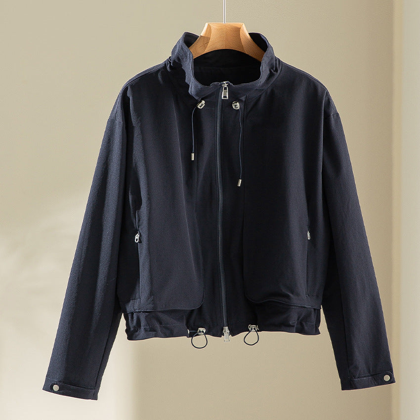 Damen Leichte Kurzjacke mit hohem Kragen, Tunnelzug und aufgesetzten Taschen Shop Nory