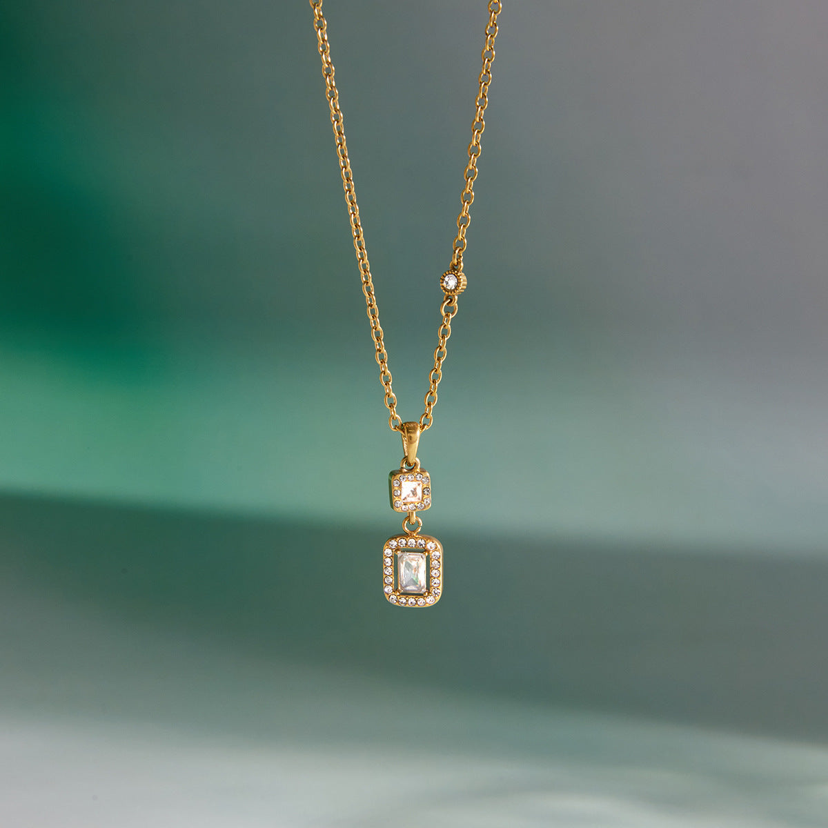 Damen Halskette mit funkelnden Zirkonia und hochwertigem Edelstahl Shop Nory