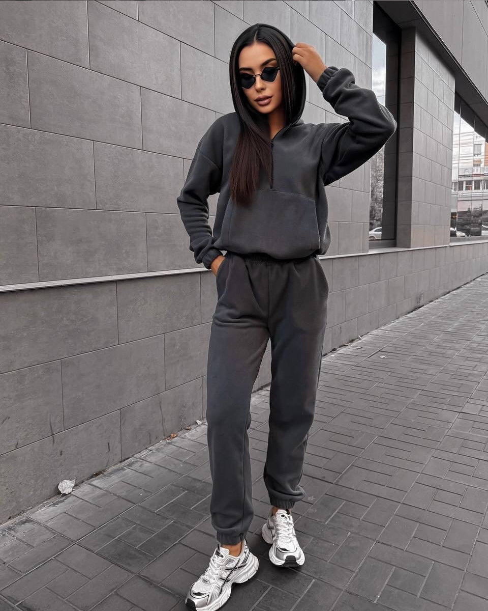 Damen sportliches Fleece-Set mit halbhohem Reißverschluss Kapuzenhoodie und lässiger Jogginghose Shop Nory