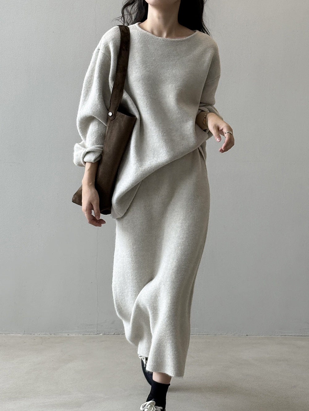 Damen Kuscheliges Strick-Set Oversize-Pullover mit weitem Rundhalsausschnitt und Midirock Shop Nory