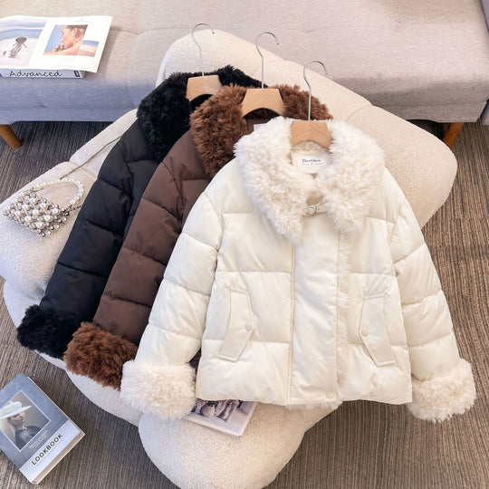 Damen nan taillierte Steppjacke mit voluminösem Teddykragen und abnehmbaren Bommel-Details Shop Nory