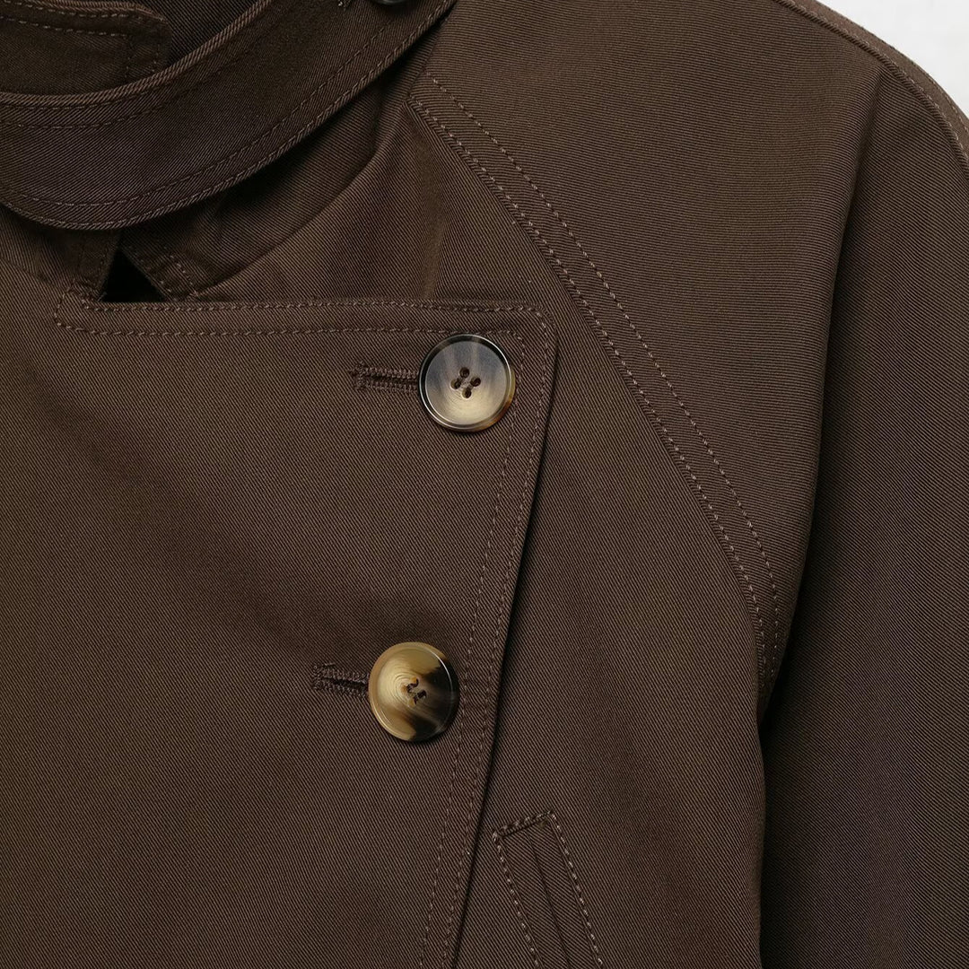 Damen Kurz-Trenchjacke mit hohem Stehkragen, Bindegürtel und asymmetrischer Knopfleiste Shop Nory