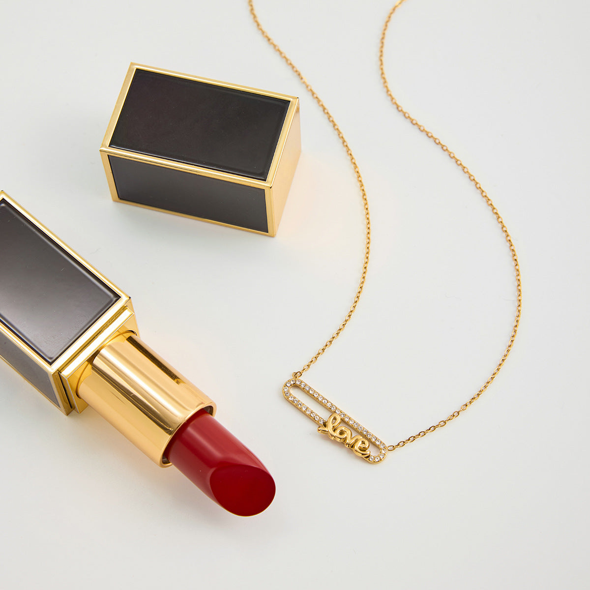 Damen Halskette mit asymmetrischem Gliederdesign aus hypoallergenem Edelstahl Shop Nory