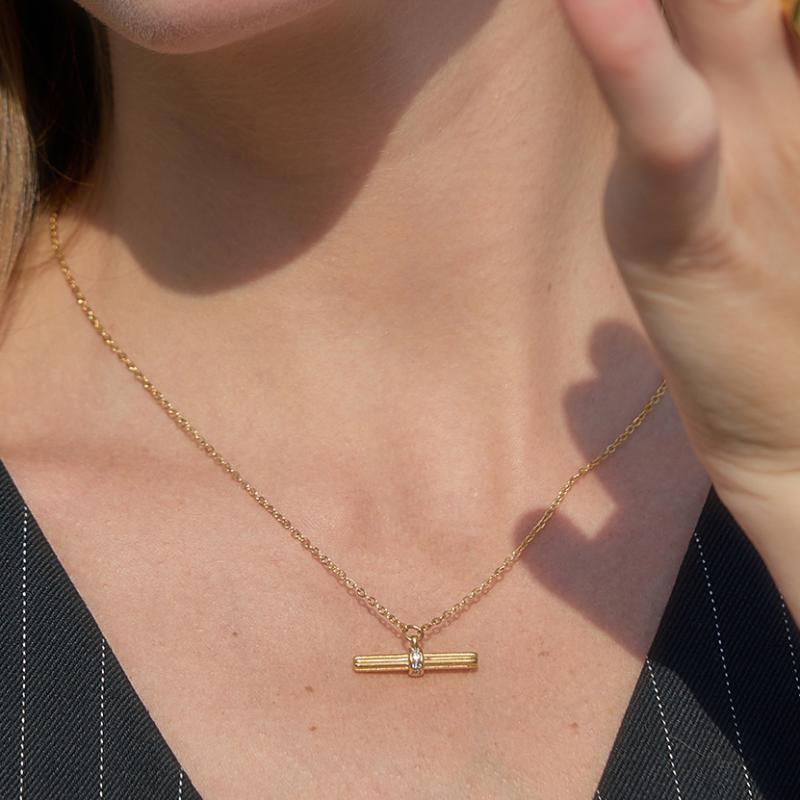 Damen Halskette aus hypoallergenem Edelstahl mit funkelndem Anhänger Shop Nory
