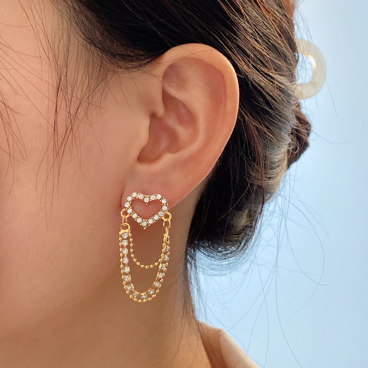 Damenohrringe mit floralem Rosen-Design und eleganten Perlenakzenten Shop Nory