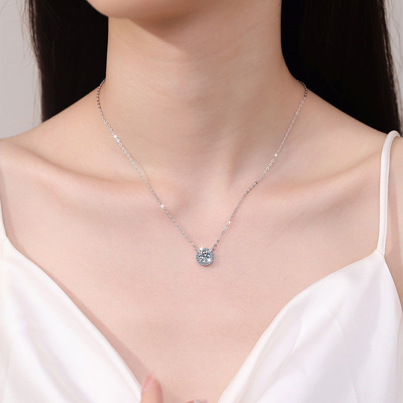 Damen Halskette mit funkelndem Zirkonia-Anhänger und feiner Verkettung Shop Nory