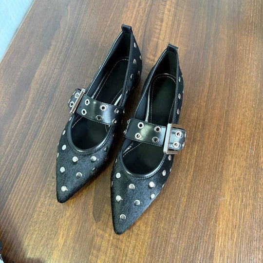 Damen Spitz zulaufende Mule-Ballerina mit breitem Nietenriemen und Dalmatiner-Muster Shop Nory