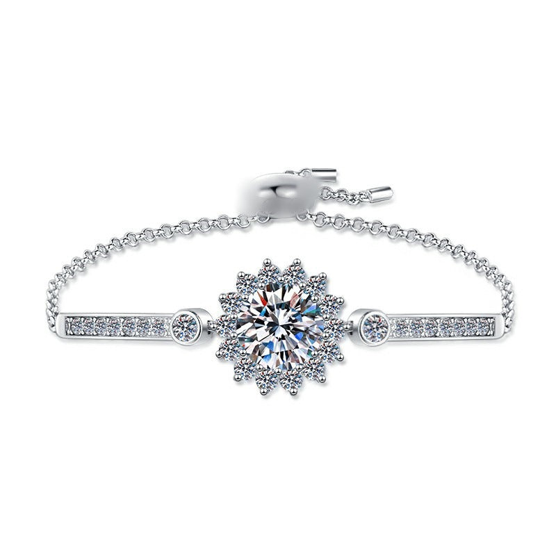 Damenarmband mit funkelndem Kristallanhänger und filigranen Akzenten Shop Nory