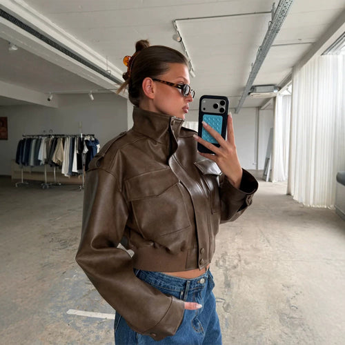Damen Kurze Utility-Bomberjacke aus veganem Lederimitat mit hohem Stehkragen Shop Nory