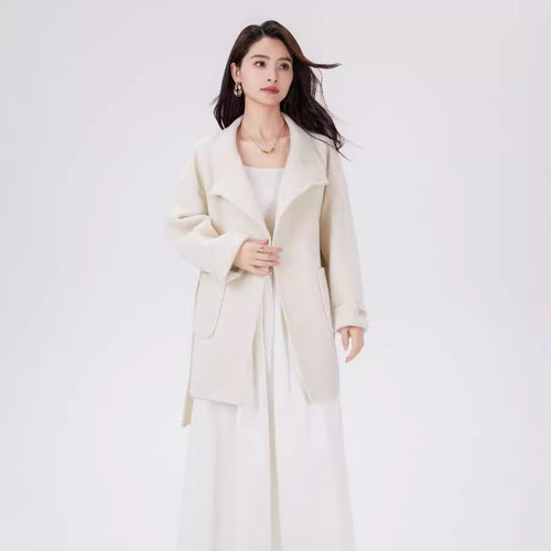 Damen Kurzer Wickel-Wollmantel mit hoher Knopfblende und aufgesetzten Taschen Shop Nory