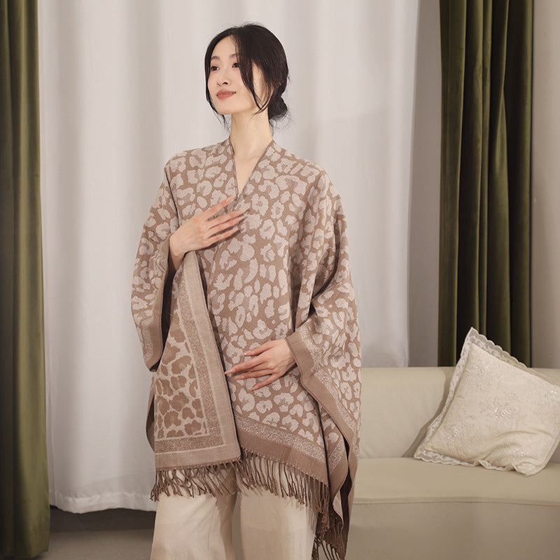 Damen Jacquard‑Poncho mit Leopardenmuster, Fransen und offenem Oversize‑Schnitt Shop Nory