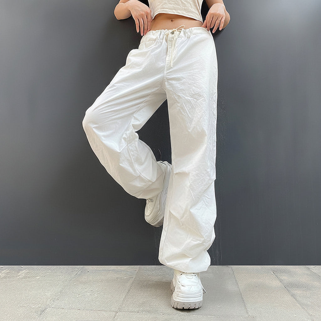 Damen Weite Sporthose mit elastischem Bund und stylischen Ketten-Details