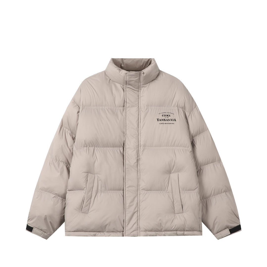 Unisex Kurz geschnittene wattierte Oversize-Jacke mit hohem Stehkragen und Logo-Print Shop Nory