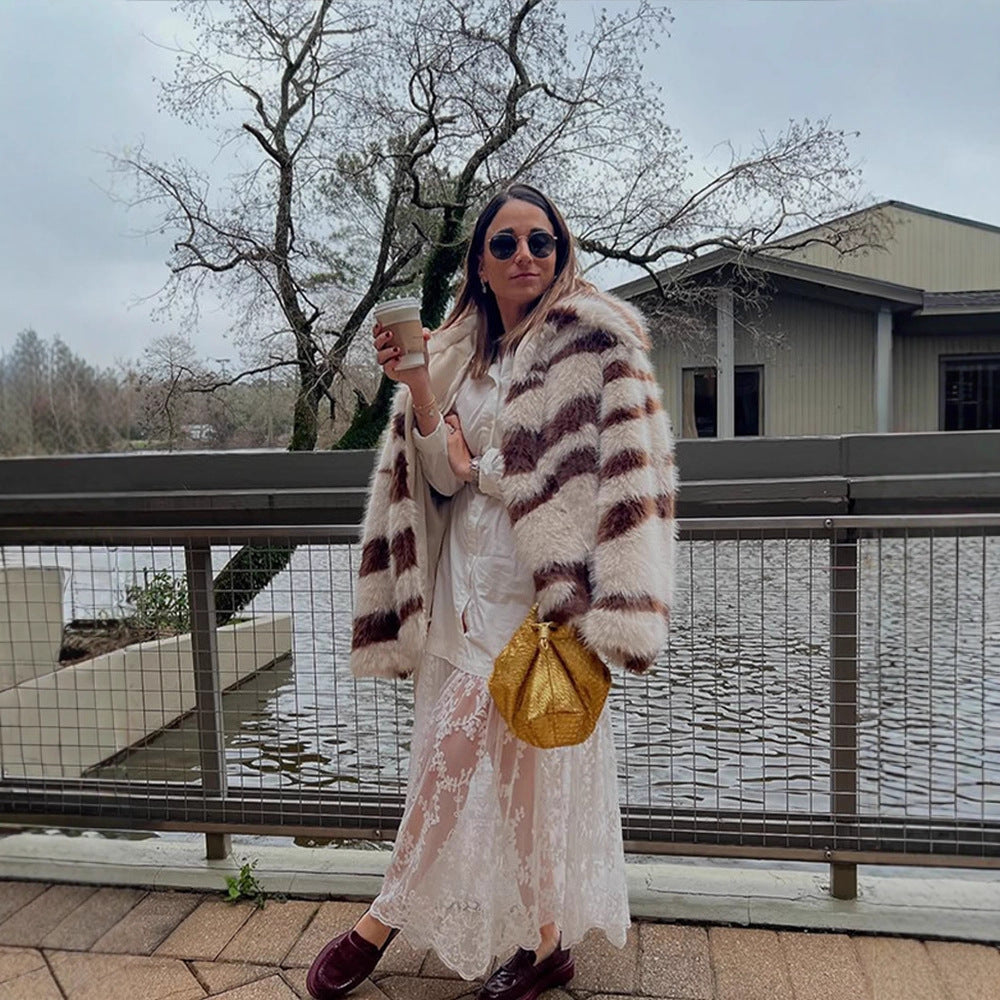 Damen Gestreifter Oversize Kunstpelz-Mantel mit kurzem Boxy-Schnitt Shop Nory