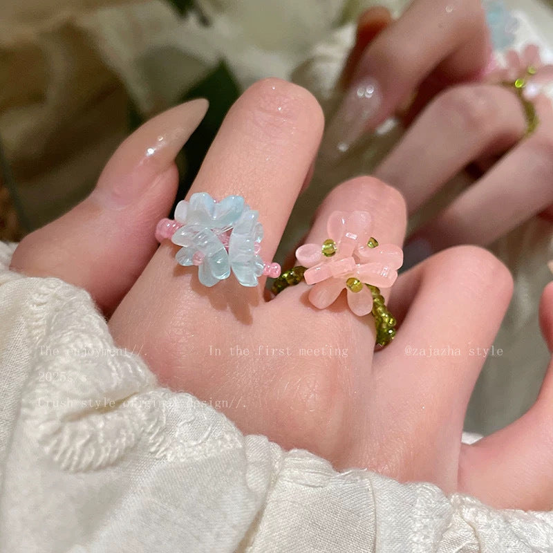 Damen Ring mit zartem floralen Design aus empfindlichen Perlen Shop Nory