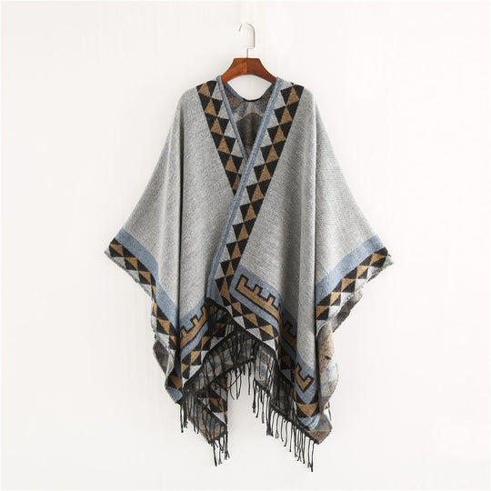 Damen Weichfallender Capeponcho mit Dreieck-Jacquard, Kontrastbordüre und Fransensaum Shop Nory
