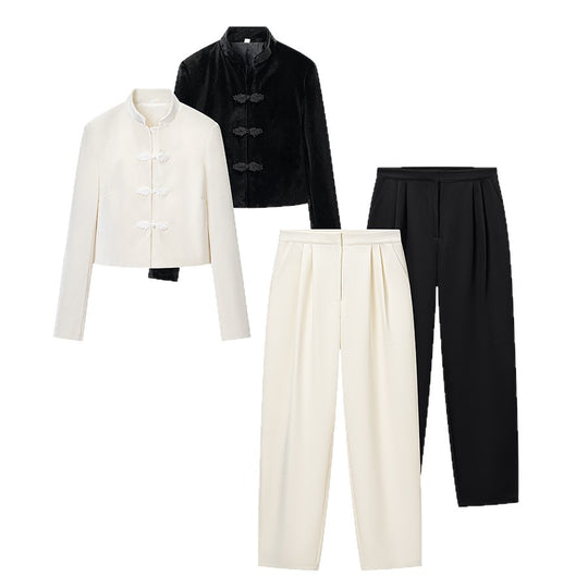 Damen Zweiteiliges Ensemble aus Kurzjacke mit Stehkragen und Froschverschlüssen und hochtaillierter Plissee-Hose Shop Nory