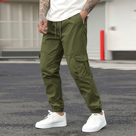 Herren Cargo-Jogginghose mit elastischem Bund und praktischen Cargotaschen