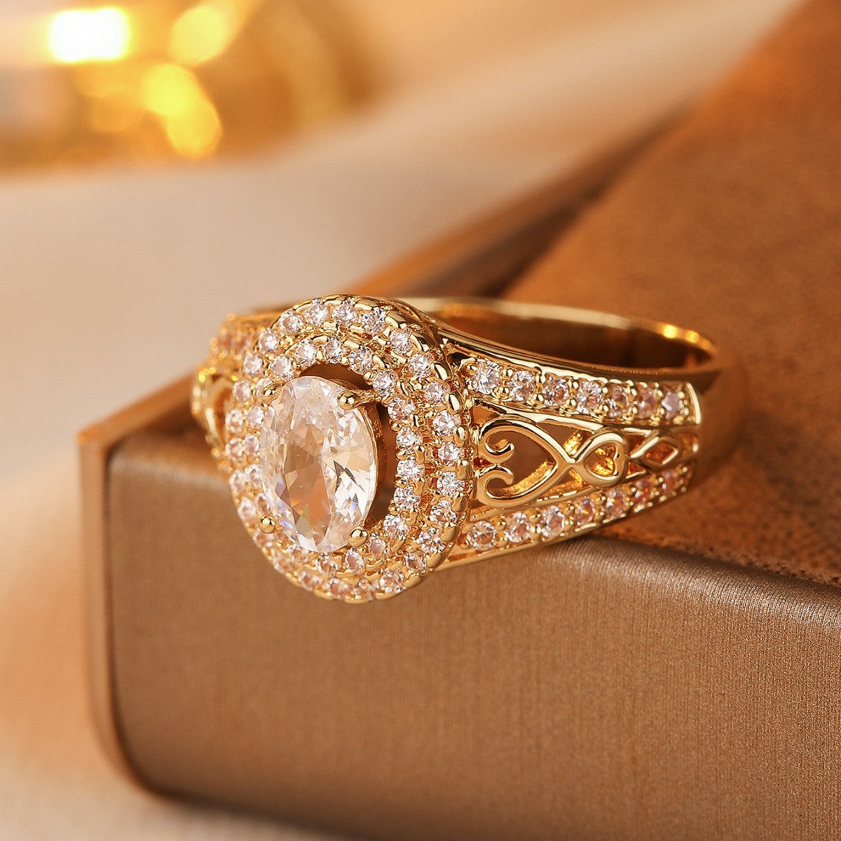 Damen Glänzender Ring mit eleganter Markenverzierung Shop Nory
